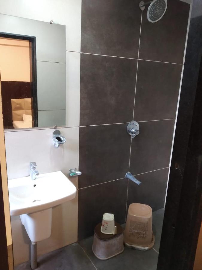 Hotel Kiran Mirádzs Kültér fotó