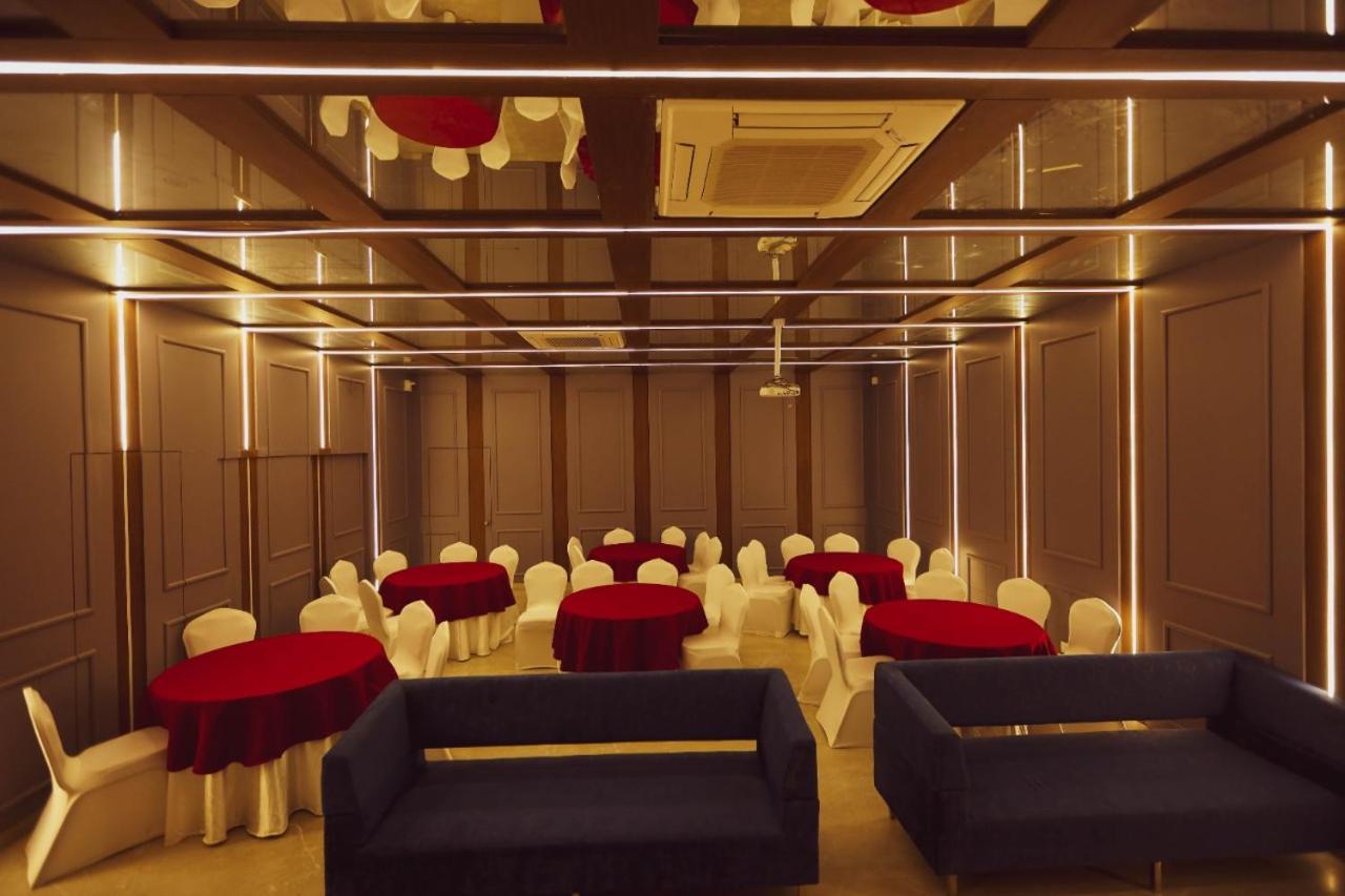 Hotel Kiran Mirádzs Kültér fotó