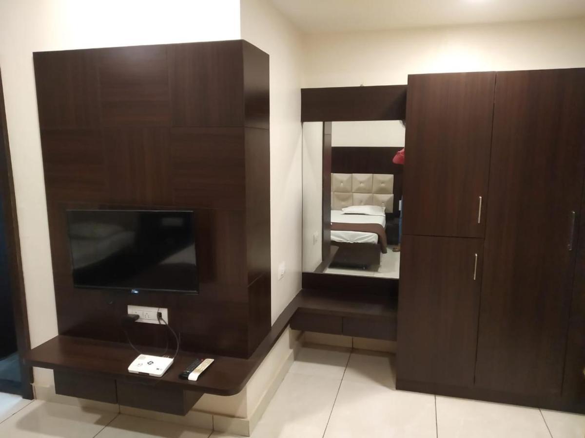 Hotel Kiran Mirádzs Kültér fotó